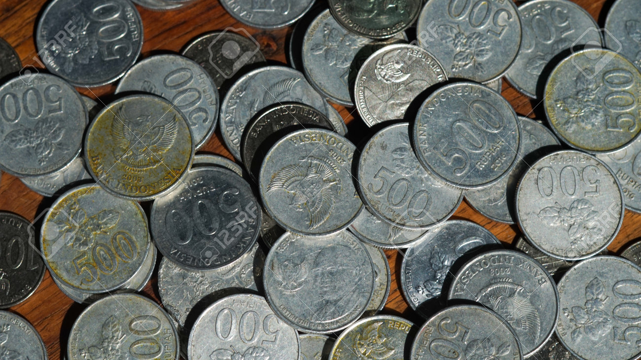 インドネシア共和国のコインであるインドネシアルピアコインは、インドネシアのインドネシアルピアをクローズアップします。の写真素材・画像素材 Image  192743985