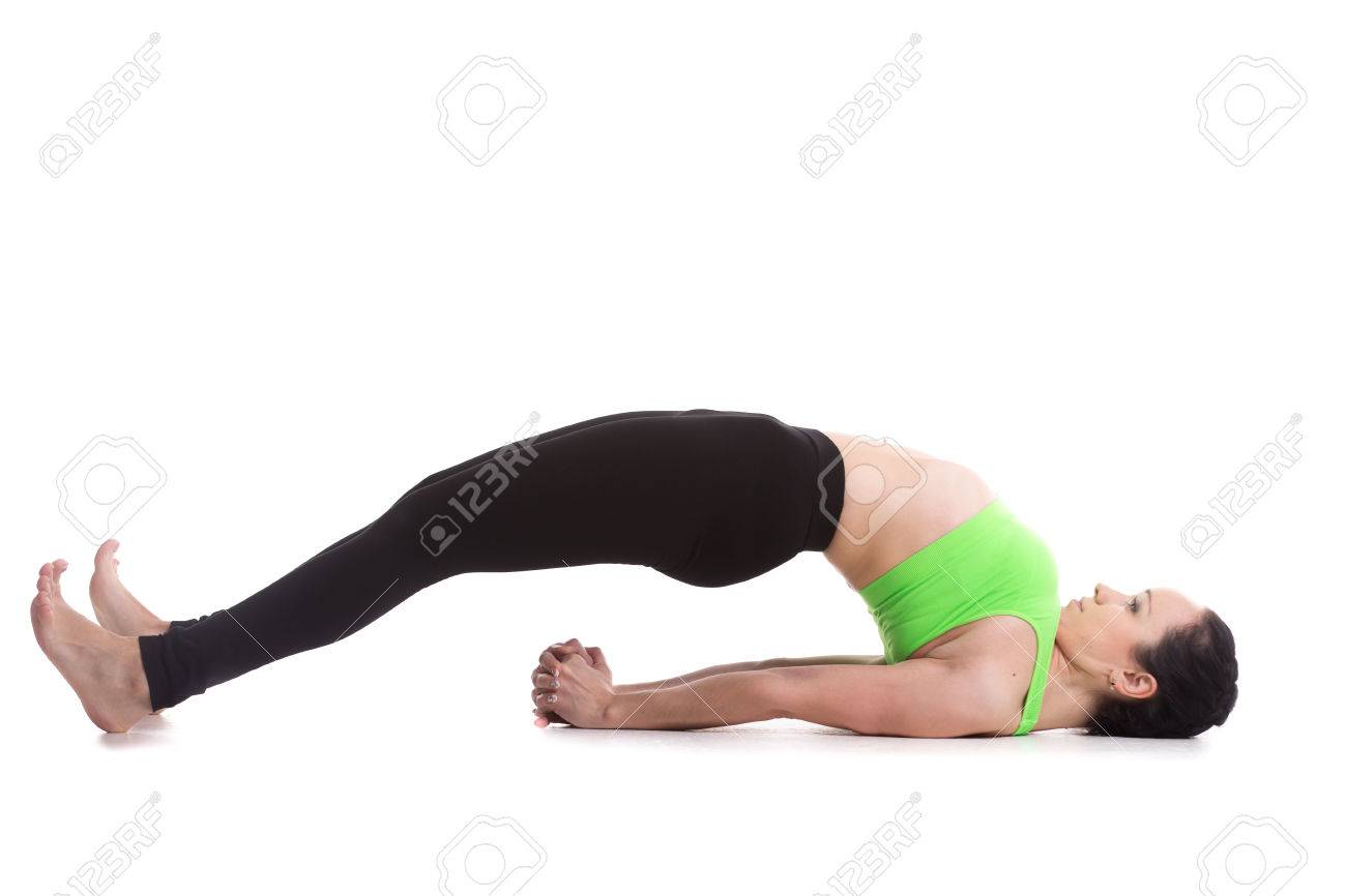 Hermosa Niña Deportivo Haciendo De De En El Puente Pose, Asana Pada Dwi Pithasana, Bandhasana Setu, Espalda Y Hombros Músculos Fotos, Retratos, Imágenes Y Fotografía De Archivo Libres
