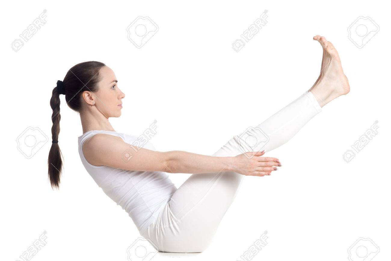 背中 腰 腹筋のための練習をやって Paripurna Navasana 完全なボート ポーズ 分離された完全な長さのスタジオ撮影 サイドビューに座っている白いスポーツ ウエアでスポーティな美しい若い女性 の写真素材 画像素材 Image 背中 腰 腹筋のための練習をやって Paripurna Navasana 完全なボート ポーズ 分離された完全な長さのスタジオ撮影 サイドビューに座っている白いスポーツ ウエアでスポーティな美しい若い女性 の写真素材 画像素材 Image