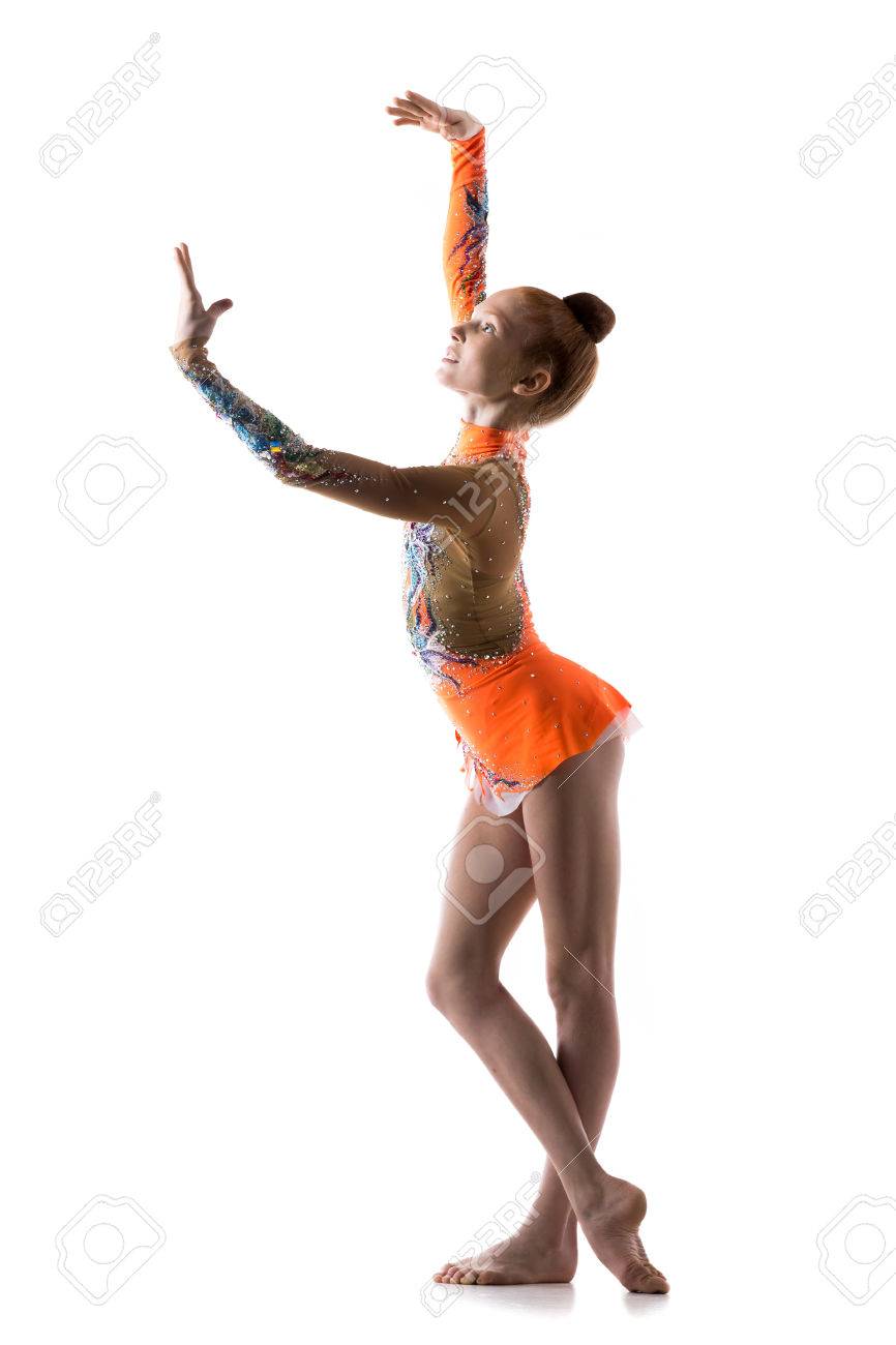身に着けているダンサーのオレンジ色のレオタード ワークアウト ダンス ポーズ 体操運動 完全な長さ スタジオ 白い背景に 分離を行って美しい幸せな十代フィット バレリーナ ガール の写真素材 画像素材 Image 身に着けているダンサーのオレンジ色のレオタード ワークアウト ダンス ポーズ 体操運動 完全な長さ スタジオ 白い背景に 分離を行って美しい幸せな十代フィット バレリーナ ガール の写真素材 画像素材 Image