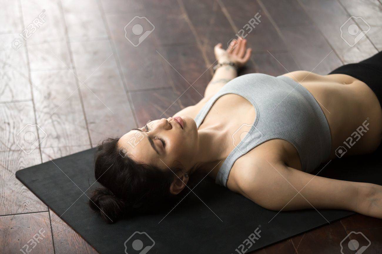 女　死体 
