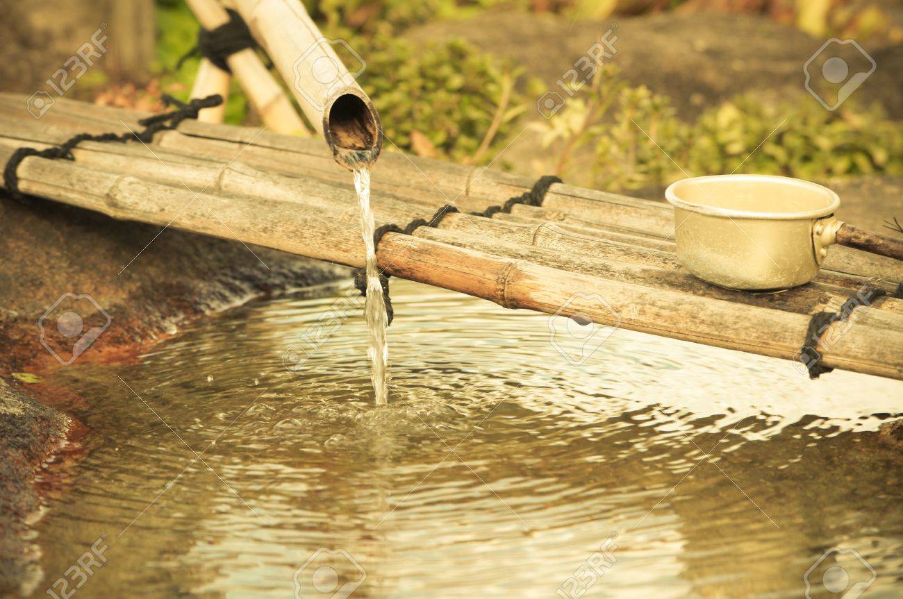 ししおどし竹泉 の写真素材 画像素材 Image