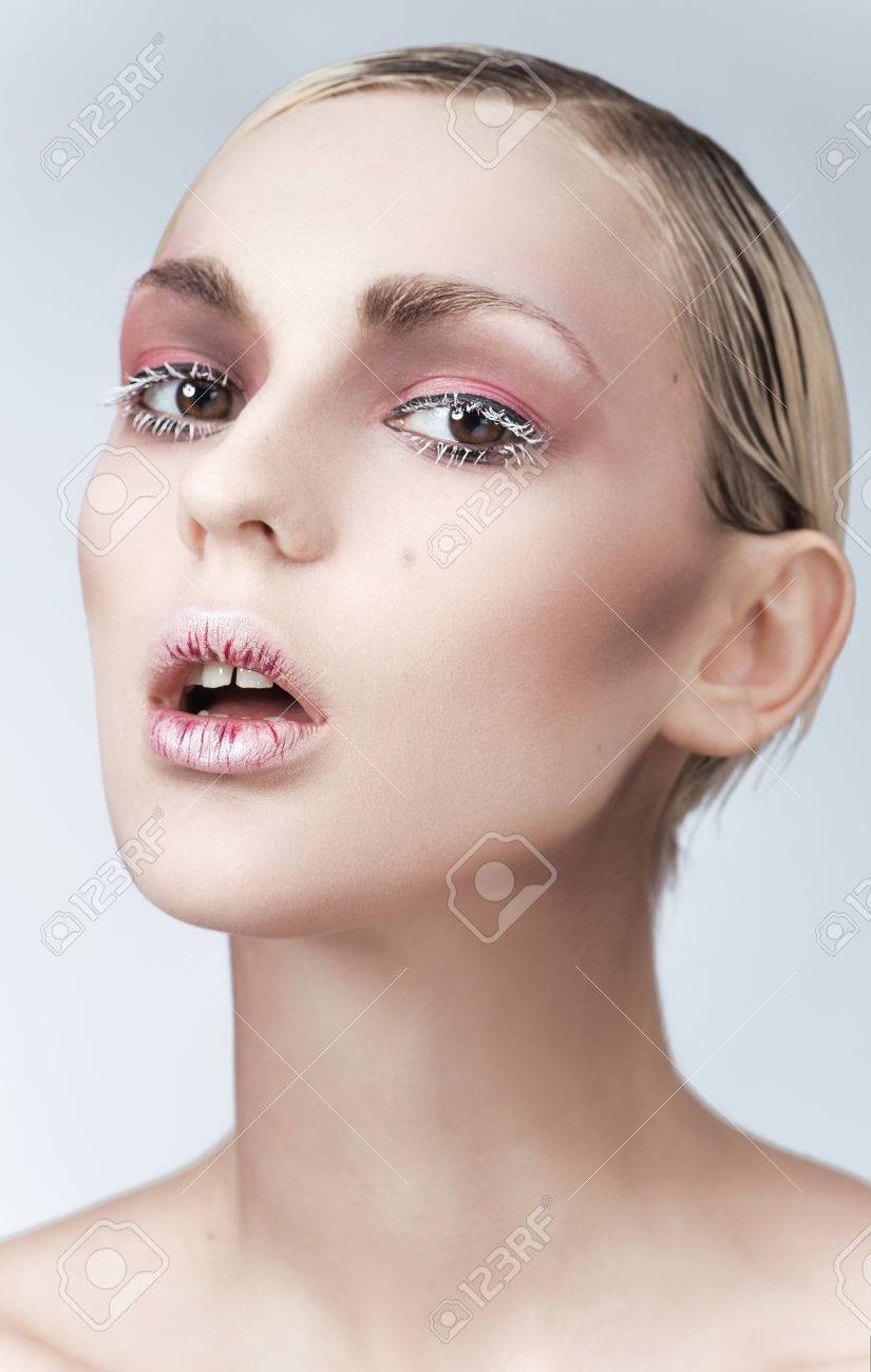 純粋な白い肌の女の子 の写真素材 画像素材 Image 純粋な白い肌の女の子 の写真素材 画像素材 Image