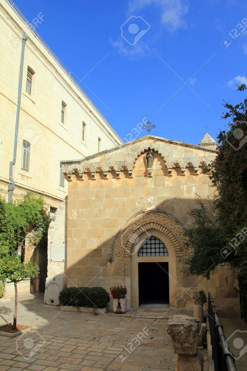 教会の鞭打ちと 2 つ目の駅はヴィア ドロローサにイエス キリストを停止します の写真素材 画像素材 Image