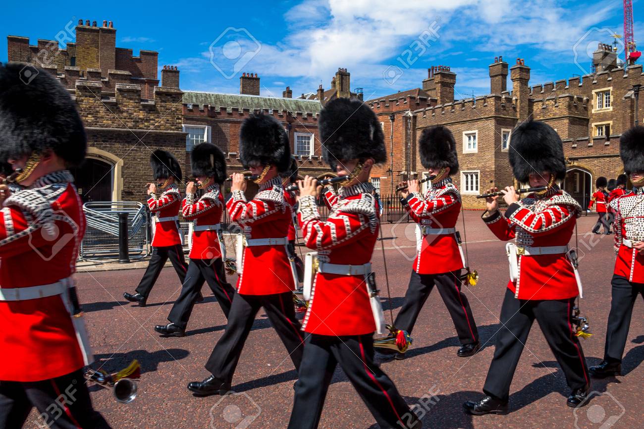 よろしけれ ヤフオク イギリス 近衛兵 セント ジェームス宮殿 風景 ロンドン Shineray Com Br