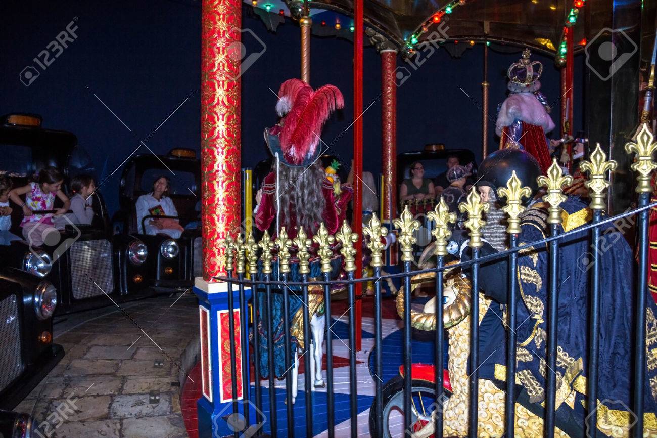 ロンドン イギリス 15 年 6 月 7 日 でマダムタッソー蝋人形館博物館の歴史的部分のホールの 1 つ マダム タッソー館ロンドンは 有名な人々 や有名人に ワックスの再作成で有名です 元ロンドン プラネタリウムであります の写真素材 画像素材 Image