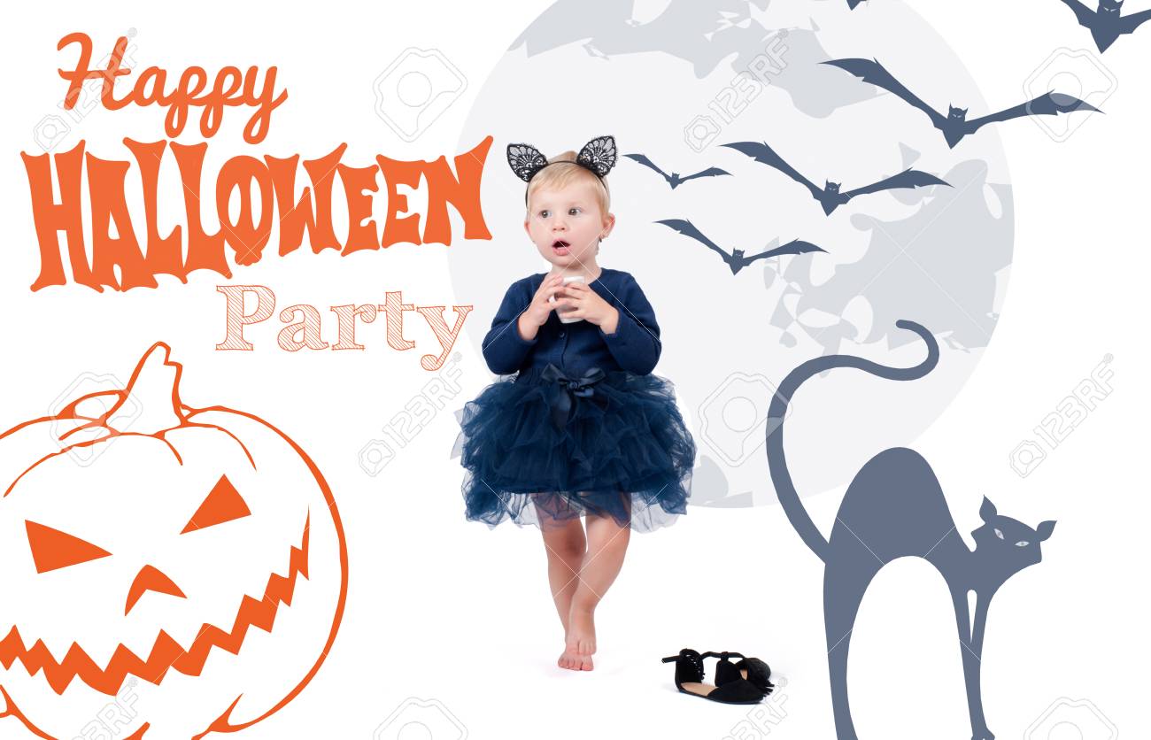 Cadre Halloween Petite Fille Enfant Deguise Pour Halloween Sous Le Chat Noir Banque D Images Et Photos Libres De Droits Image