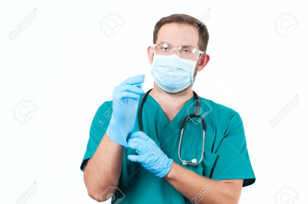 Doctor Masculino Con Estetoscopio Y Máscara Protectora Y Guantes. Concepto Médico Fotos, retratos, imágenes y fotografía de archivo libres de derecho. Image 87855366