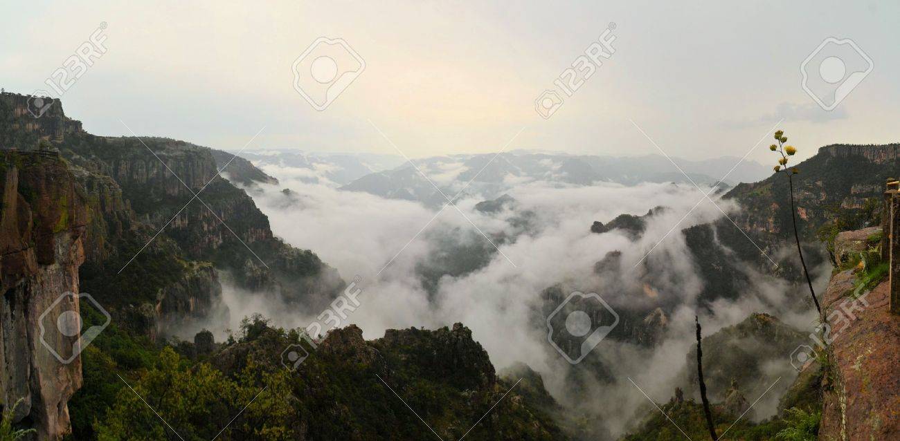 コッパー キャニオン バランカス デル Cobre は メキシコのチワワ州の南西部のシエラマドレ西洋の六つ異なる渓谷から成る峡谷のグループです コッパー キャニオン グランドキャニオン アメリカよりも大きい の写真素材 画像素材 Image