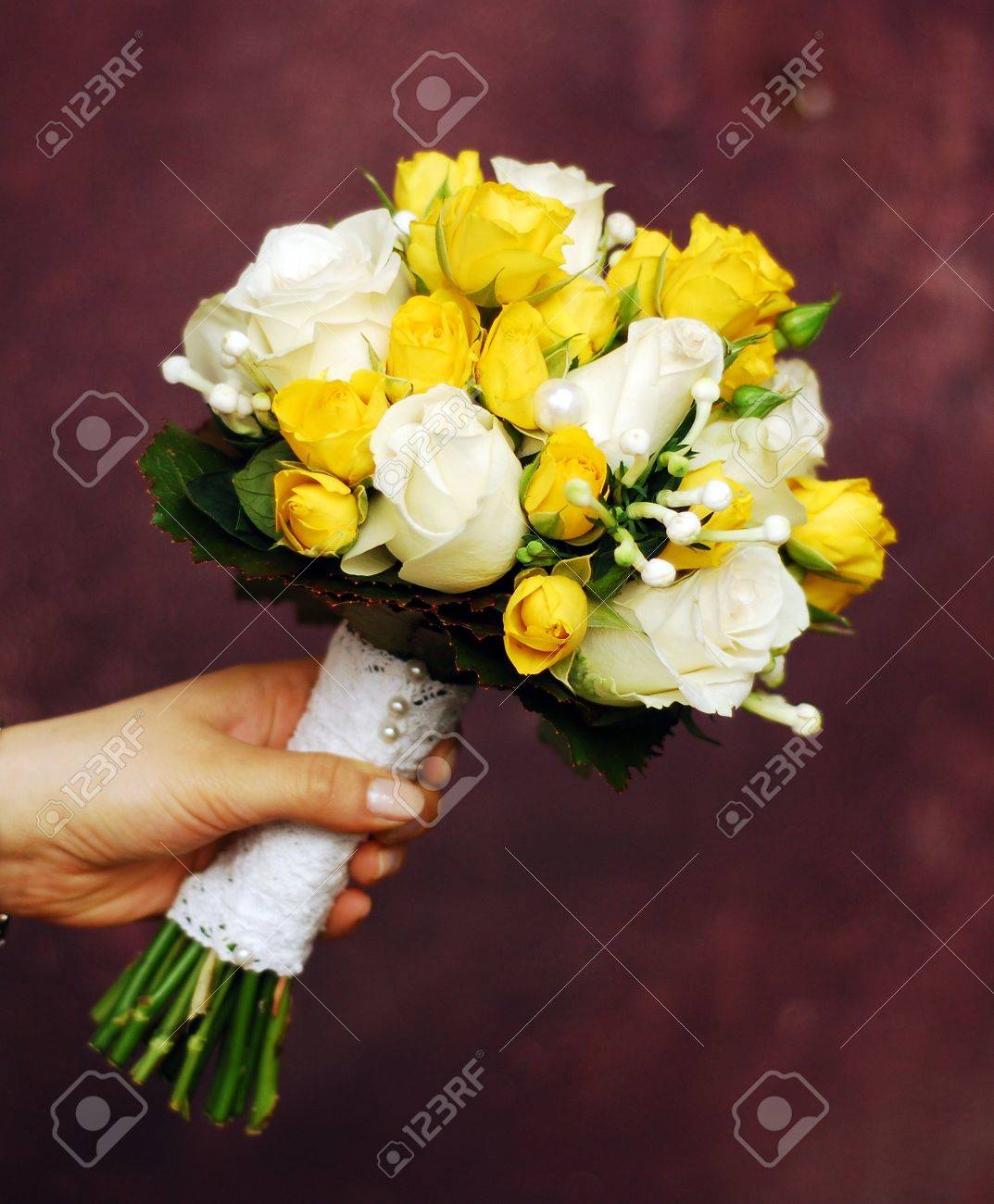 黄色と白のウェディング ブーケ の写真素材 画像素材 Image