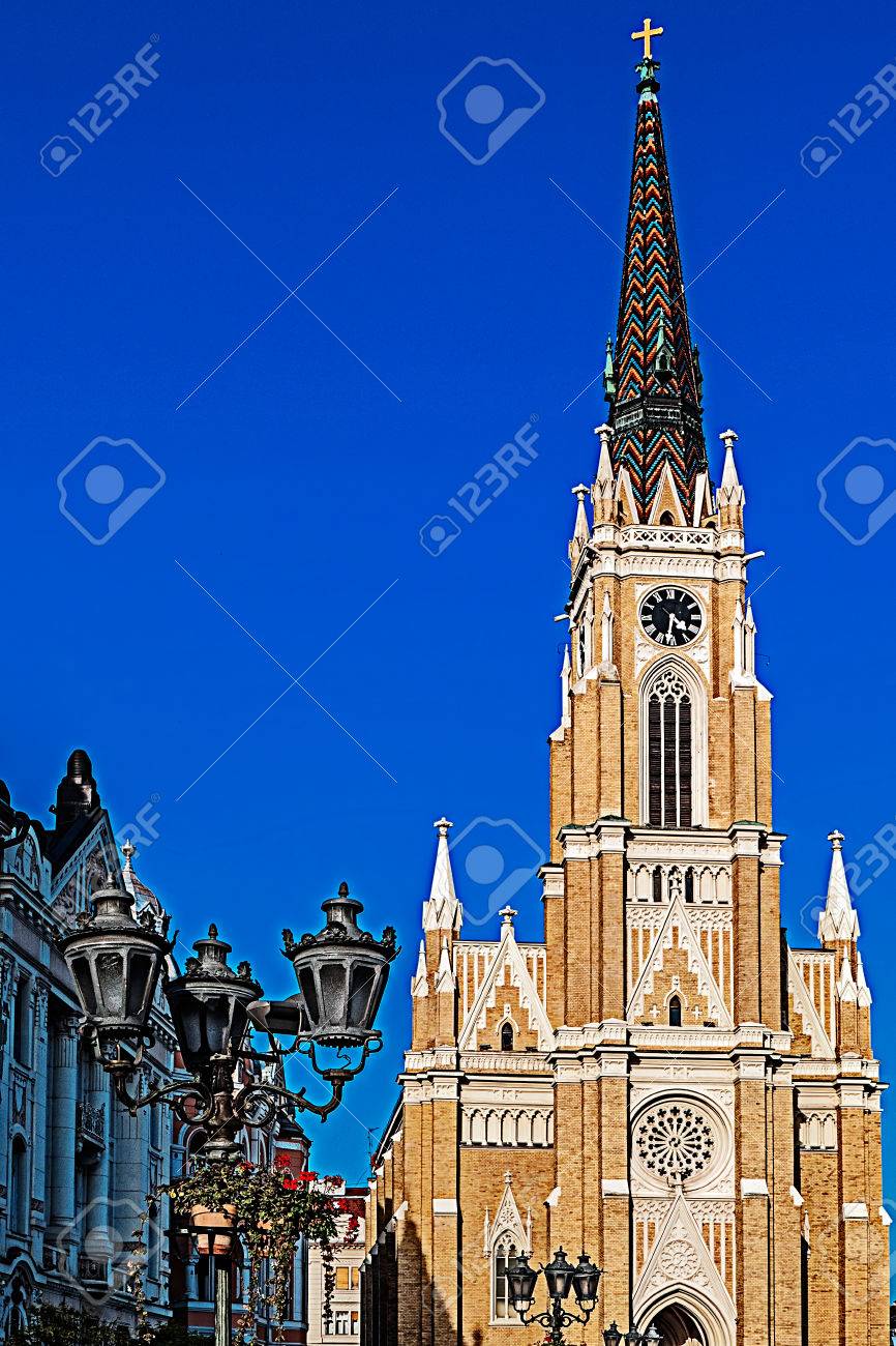 ノヴィ サド セルビア 14 年 10 月 11 日 メアリー教会の名前はメリーの神聖な名前の饗宴に捧げローマ カトリック教会です ストリート ビュー の写真素材 画像素材 Image