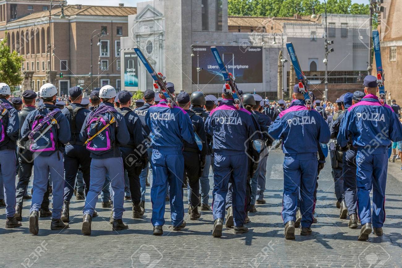 https jp 123rf com photo 81155774 e3 83 ad e3 83 bc e3 83 9e e3 82 a4 e3 82 bf e3 83 aa e3 82 a2 2017 e5 b9 b4 6 e6 9c 88 2 e6 97 a5 e3 82 a4 e3 82 bf e3 83 aa e3 82 a2 e3 83 8a e3 82 b7 e3 83 a7 e3 83 8a e3 83 ab e3 83 87 e3 83 bc e3 81 ae e8 bb 8d e4 ba 8b e3 83 91 e3 83 ac e3 83 bc e3 83 89 e3 80 82 e7 99 bb e5 b1 b1 e3 82 84 e5 bd a2 e6 88 90 e3 81 ae e3 82 b9 e3 82 ad e3 83 bc e3 83 a4 e3 83 bc e3 81 8b e3 82 89 e3 81 ae e8 ad a6 e5 af 9f e3 81 ae e8 bb 8d e9 9a 8a e3 80 82 e3 83 b4 e3 82 a7 e3 83 8d e3 83 84 e3 82 a3 e3 82 a2 e5 ba 83 e5 a0 b4 e3 81 a8 e3 83 86 e3 82 a2 html