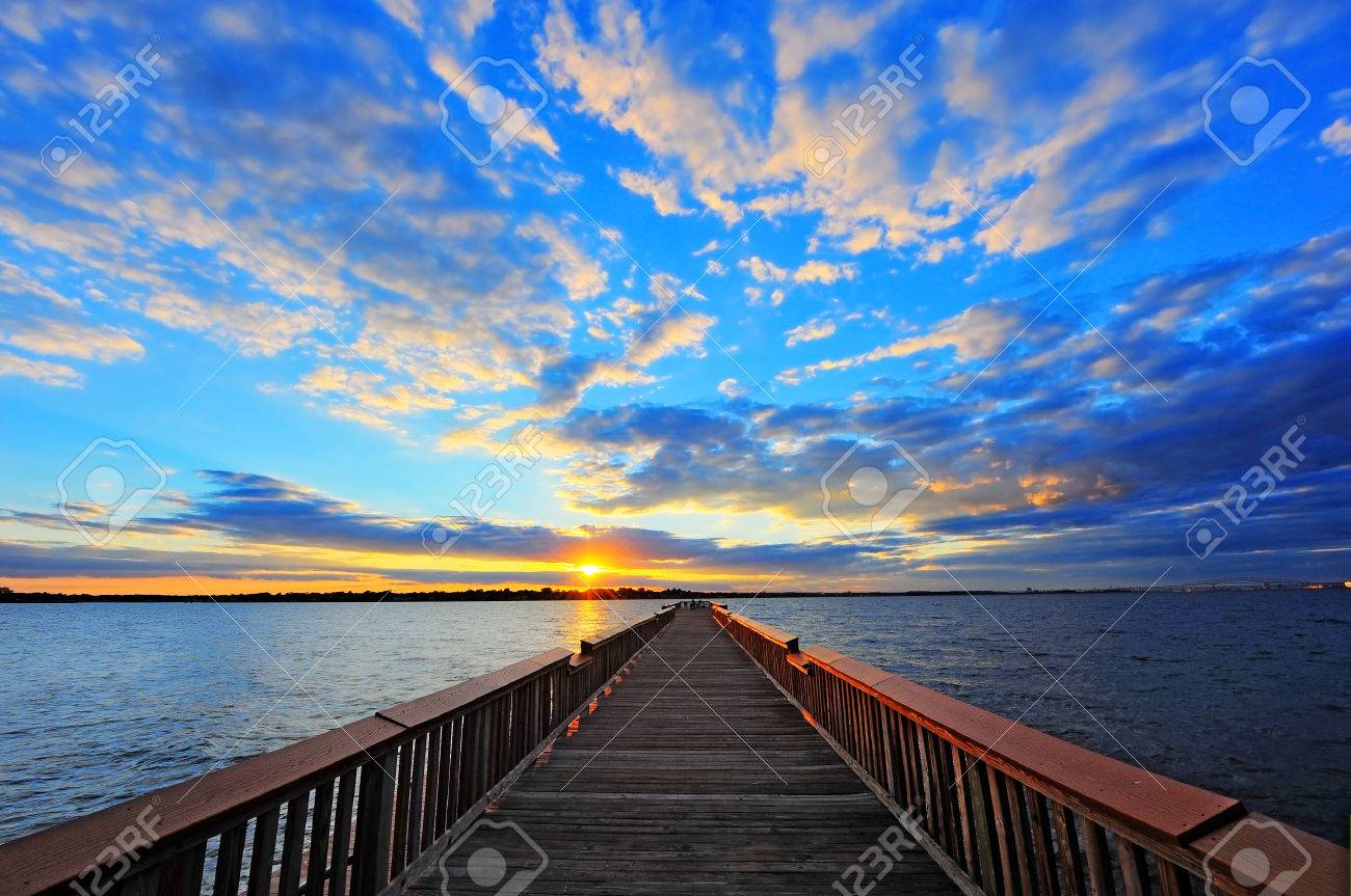 https://previews.123rf.com/images/flownaksala/flownaksala1505/flownaksala150500005/40370824-fishing-pier-on-the-chesapeake-bay-maryland-at-sunset.jpg