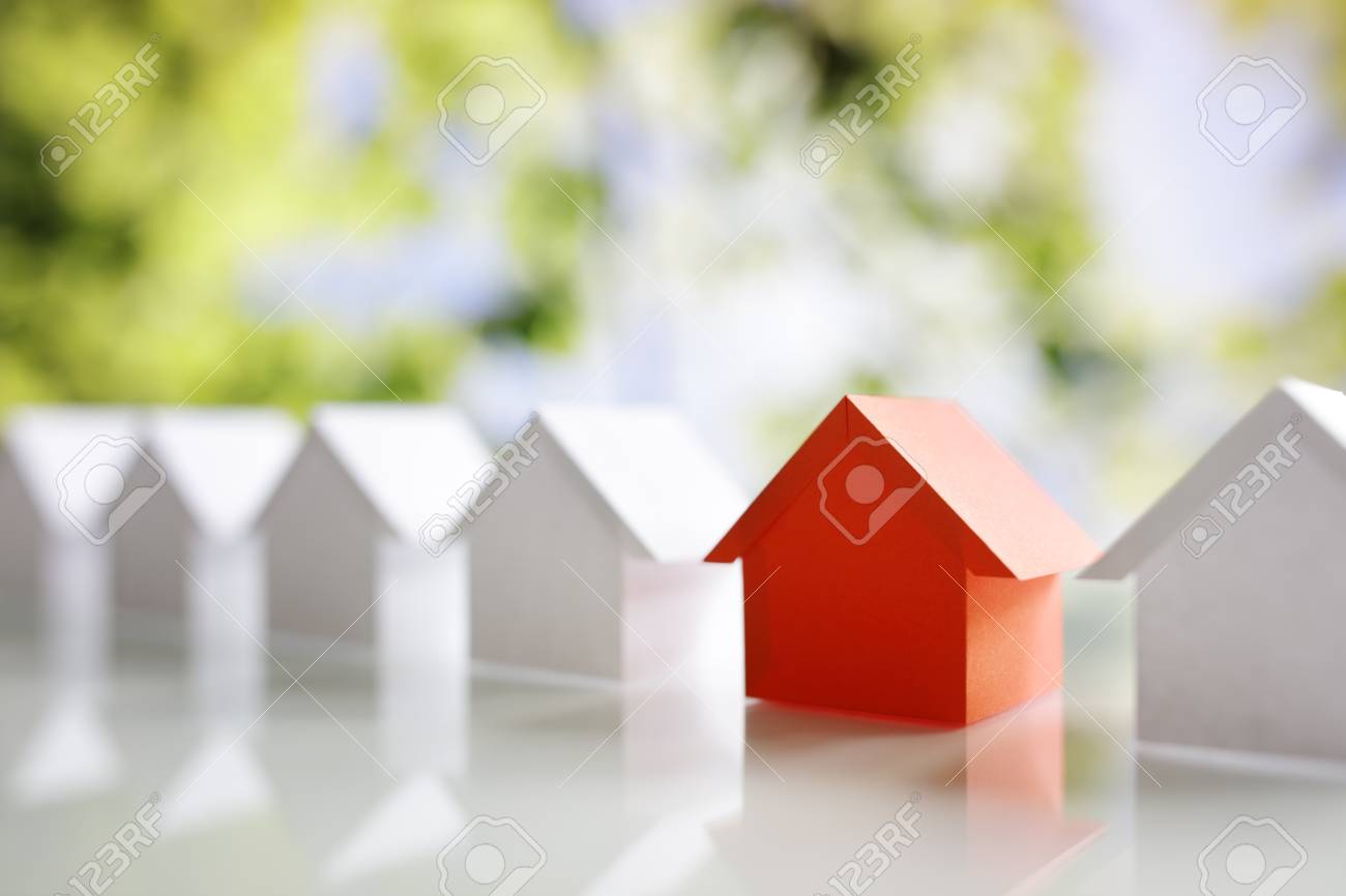 Choosing the right real estate property, house or new home in a housing development or community - 93011531 Choosing the right real estate property, house or new home in a housing development or community - 93011531