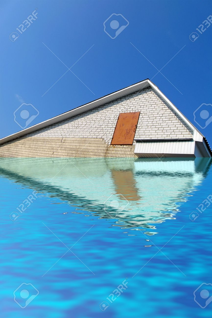 Abstrakte Dreieck Dach Aus Weissen Ziegeln Unter Wasser Haus Am