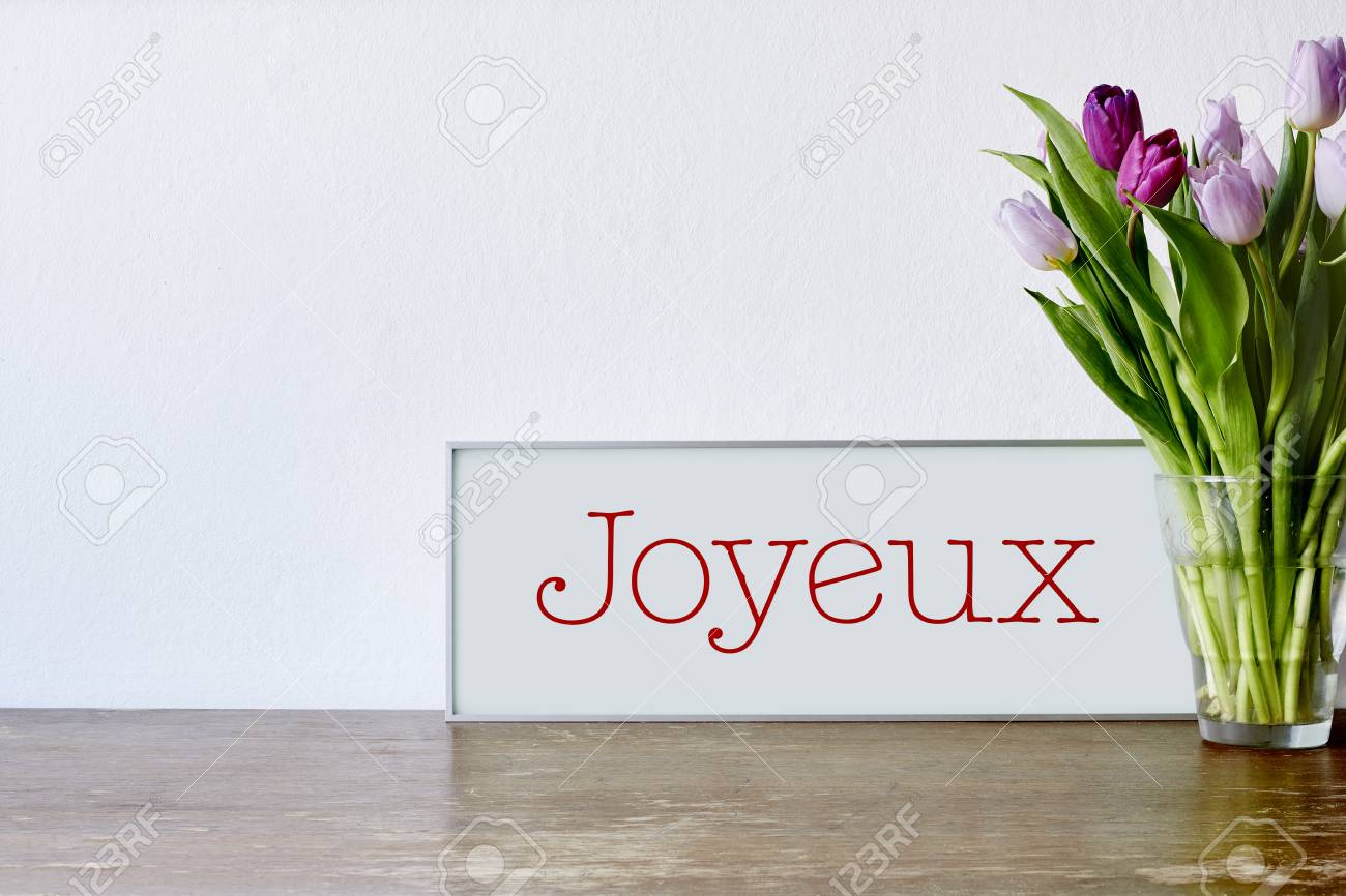 フランス語の記号とテーブルの上の花 の写真素材 画像素材 Image