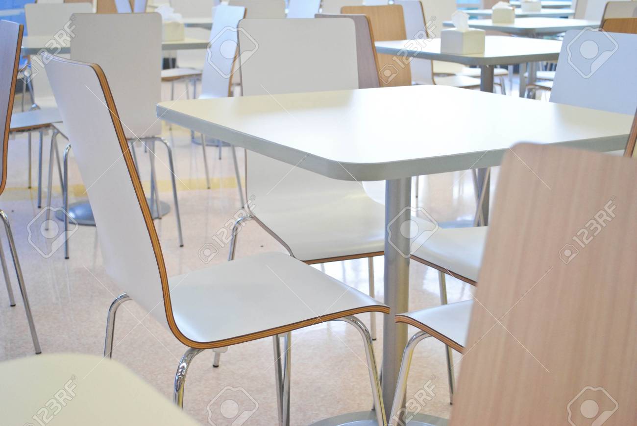 フードコート内のテーブル の写真素材 画像素材 Image