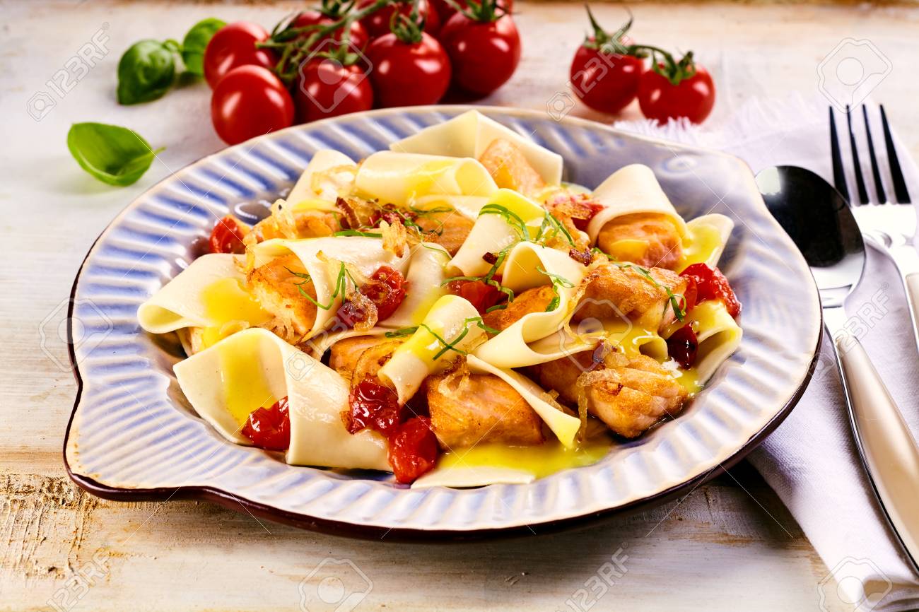 Assiette Unique Avec Tagliatelles A La Recette De Saumon Pour