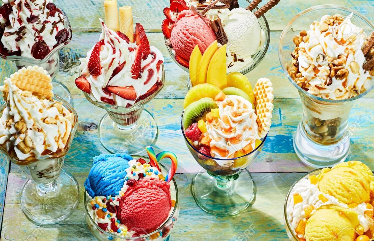 Assortiment De Sundaes De Crème Glacée Italienne De Saveur Différente Sur La Table En Bois Banque D'Images Et Photos Libres De Droits. Image 76186039.