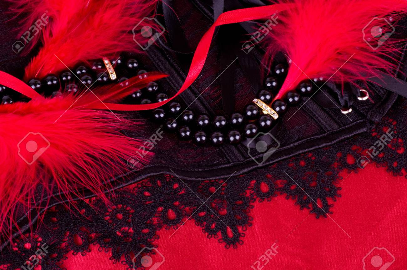 セクシーなおしゃれなビーズとの背景に黒のレース の写真素材 画像素材 Image