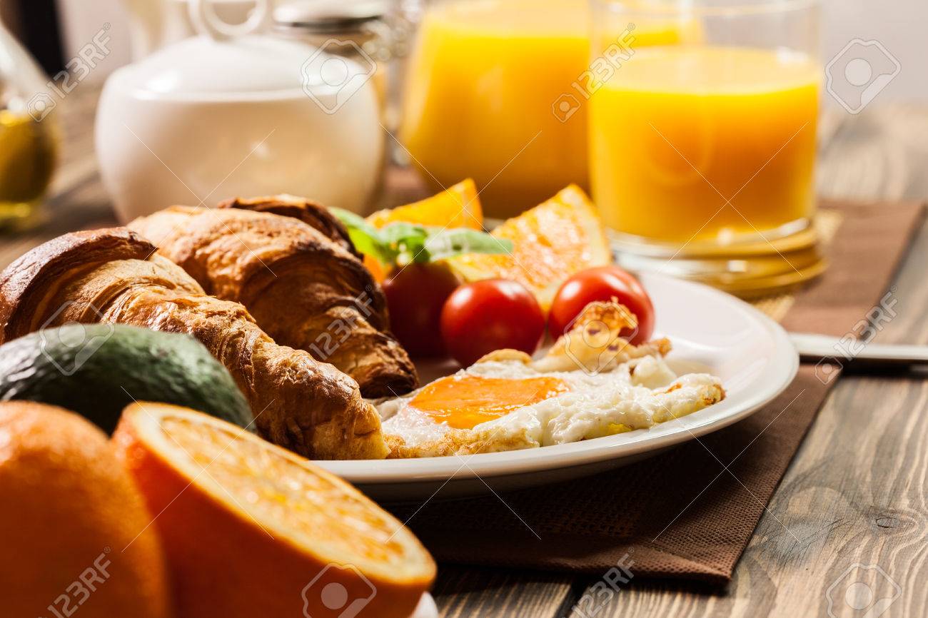 朝食クロワッサン オレンジ ジュース卵エンド の写真素材 画像素材 Image