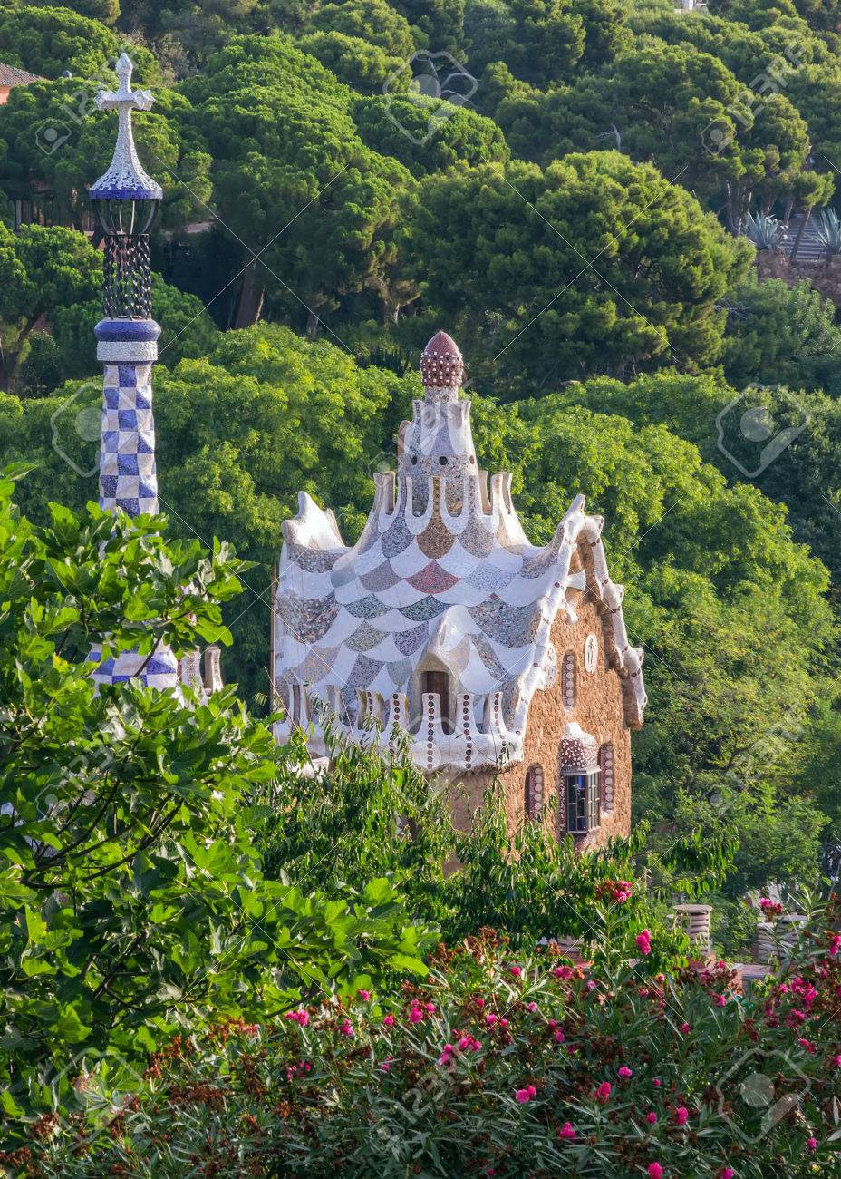 Haus Im Garten Mosaik Im Parc Guell Von Antoni Gaudi Entworfen