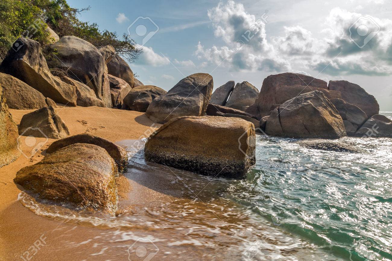 Plage De Roche Et De La Mer L Ete Nature Paysage Banque D Images Et Photos Libres De Droits Image