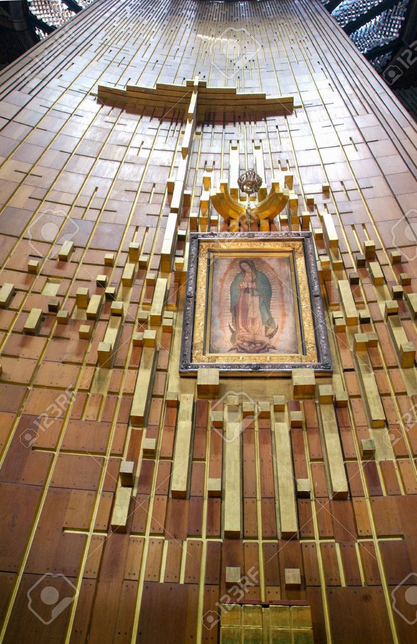 メキシコシティ メキシコのグアダルーペの聖母聖堂の神社を絵画 の写真素材 画像素材 Image
