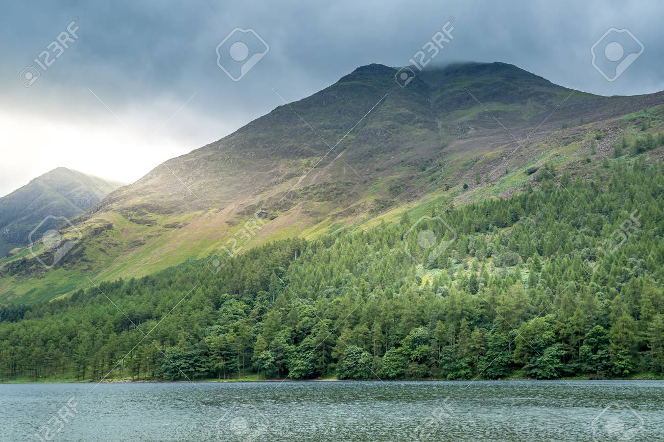 バターミア湖 湖と湖水地方 カンブリア州 英国での景観 の写真素材 画像素材 Image