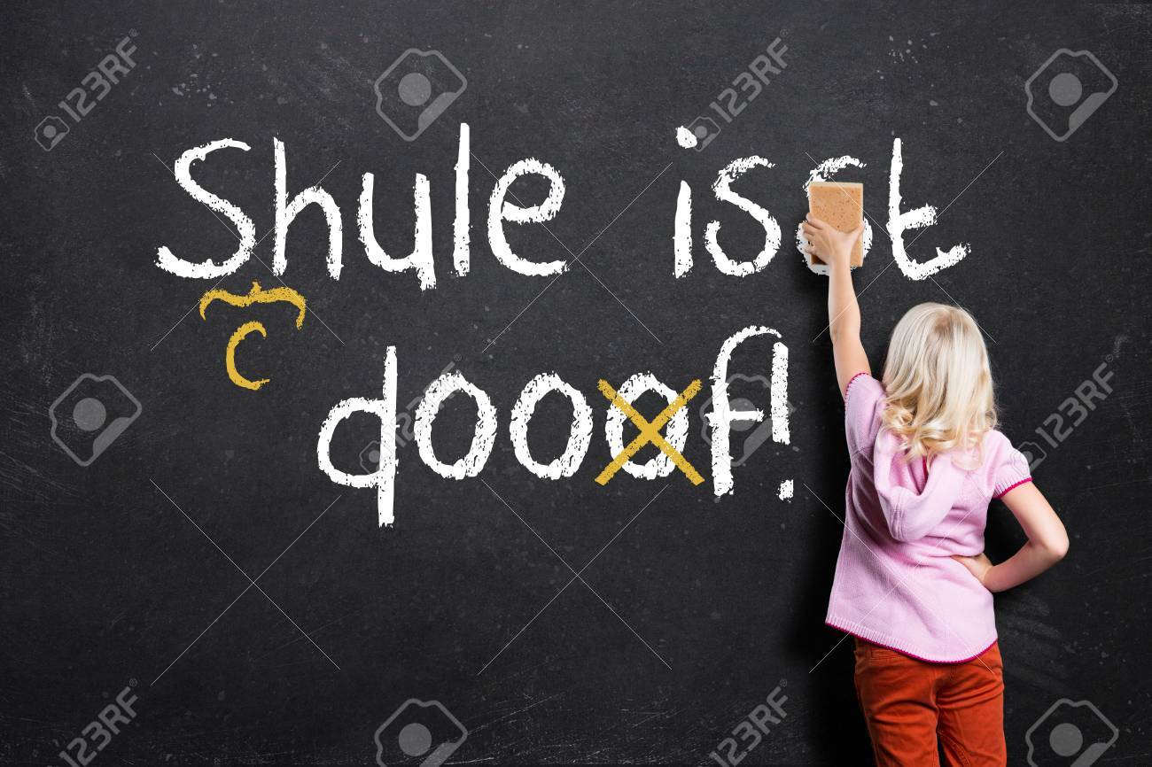 Junge Madchen Fehler In Dem Satz Zu Korrigieren Schule Ist Dumm Auf Deutsch Lizenzfreie Fotos Bilder Und Stock Fotografie Image 62352955