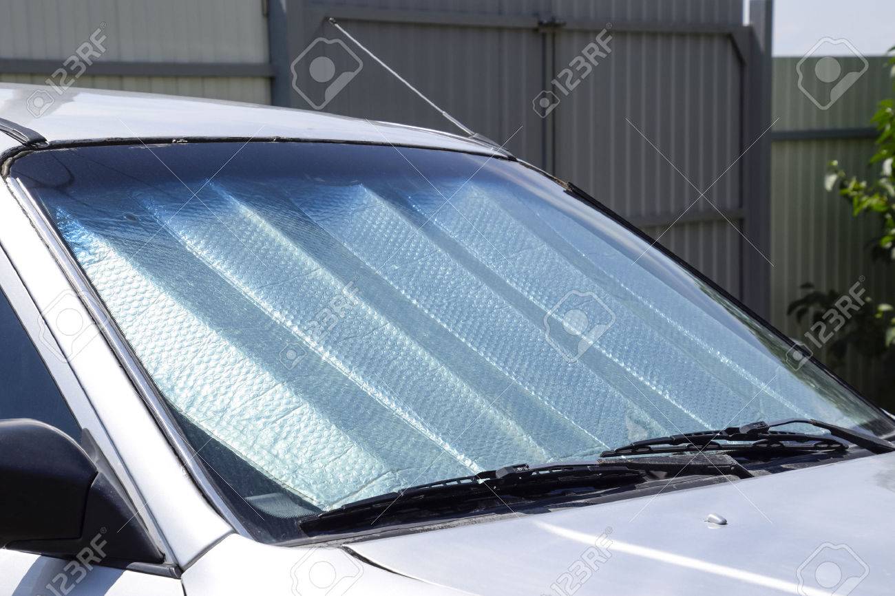 太陽の反射ガラス 車パネルを直射日光からの保護 の写真素材 画像素材 Image