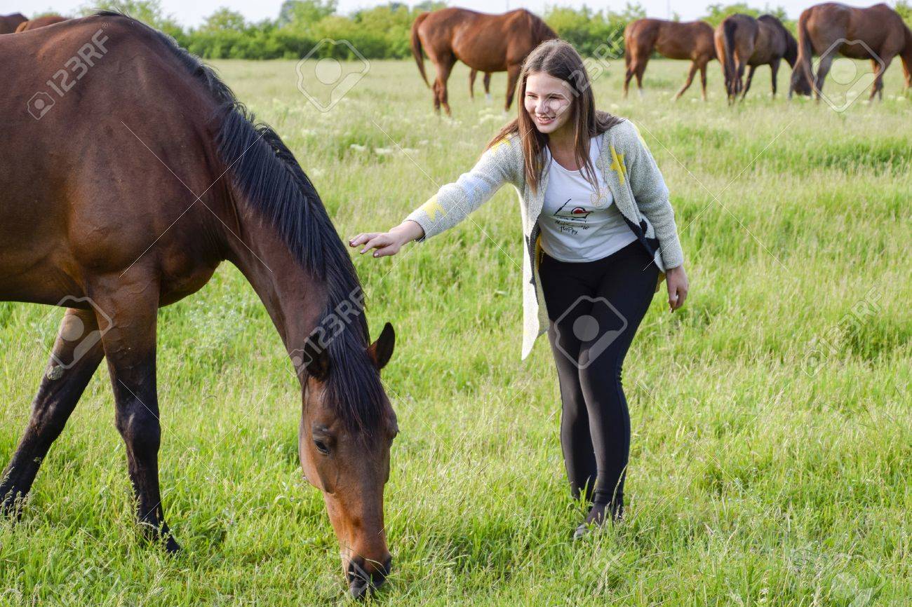 Petting mit jungem rothaarigem Mädchen Petting mit jungem rothaarigem Mädchen