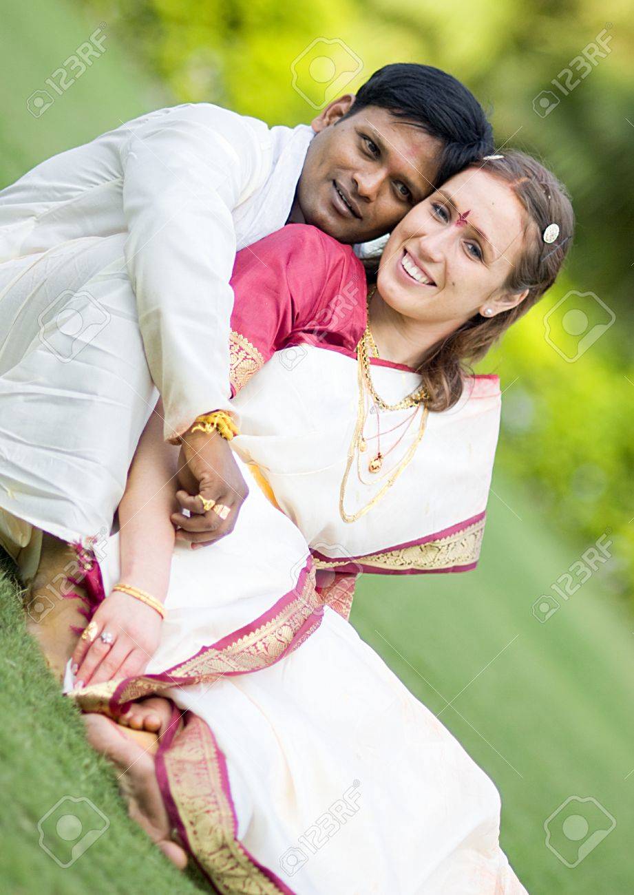 https://previews.123rf.com/images/fotografci/fotografci1503/fotografci150300161/39989937-international-couple-married-according-to-indian-traditions.jpg