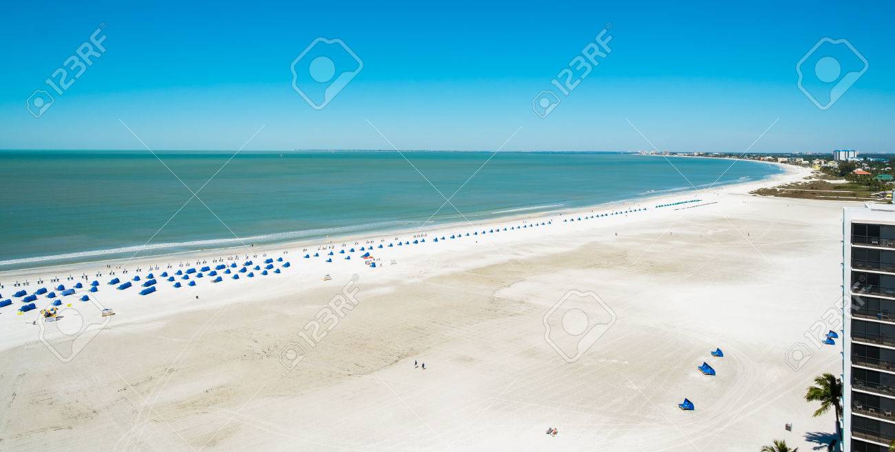 フロリダ州西海岸のペントハウスのアパートから屋上ビーチ ビュー の写真素材 画像素材 Image