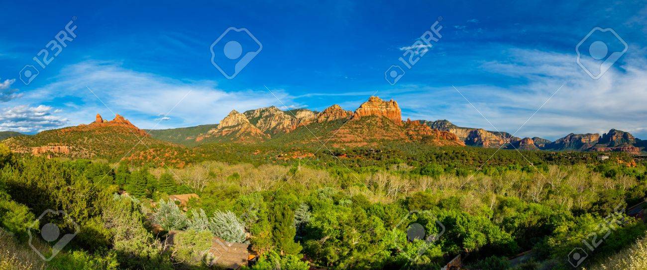 アリゾナ州セドナの美しい風景のパノラマ風景 の写真素材 画像素材 Image
