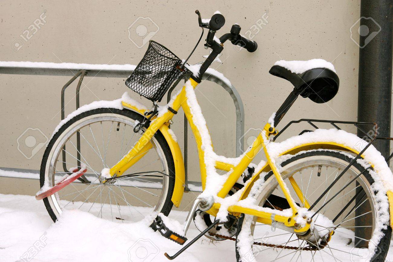 Uncategorized Leaning Bike Rack yellow bike in the snow correctly finds rack and leaning against wall stock