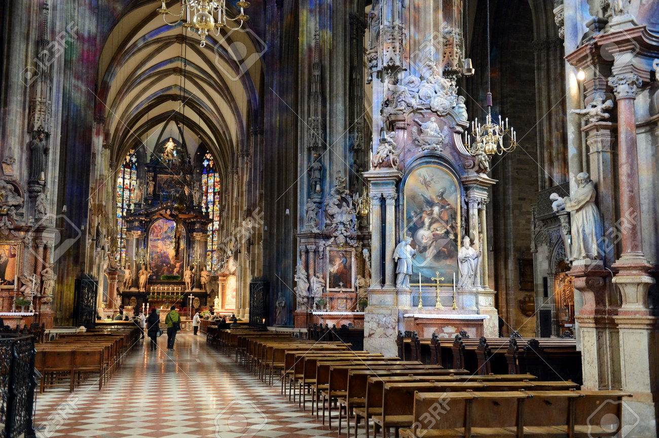 ウィーンの聖シュテファン大聖堂の内部 の写真素材 画像素材 Image