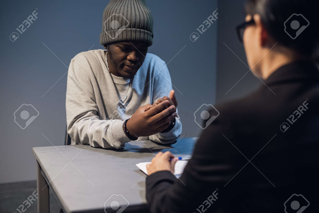 The suspect and his lawyer are considering a case management and defense strategy for appearing in court - 170401006 The suspect and his lawyer are considering a case management and defense strategy for appearing in court - 170401006