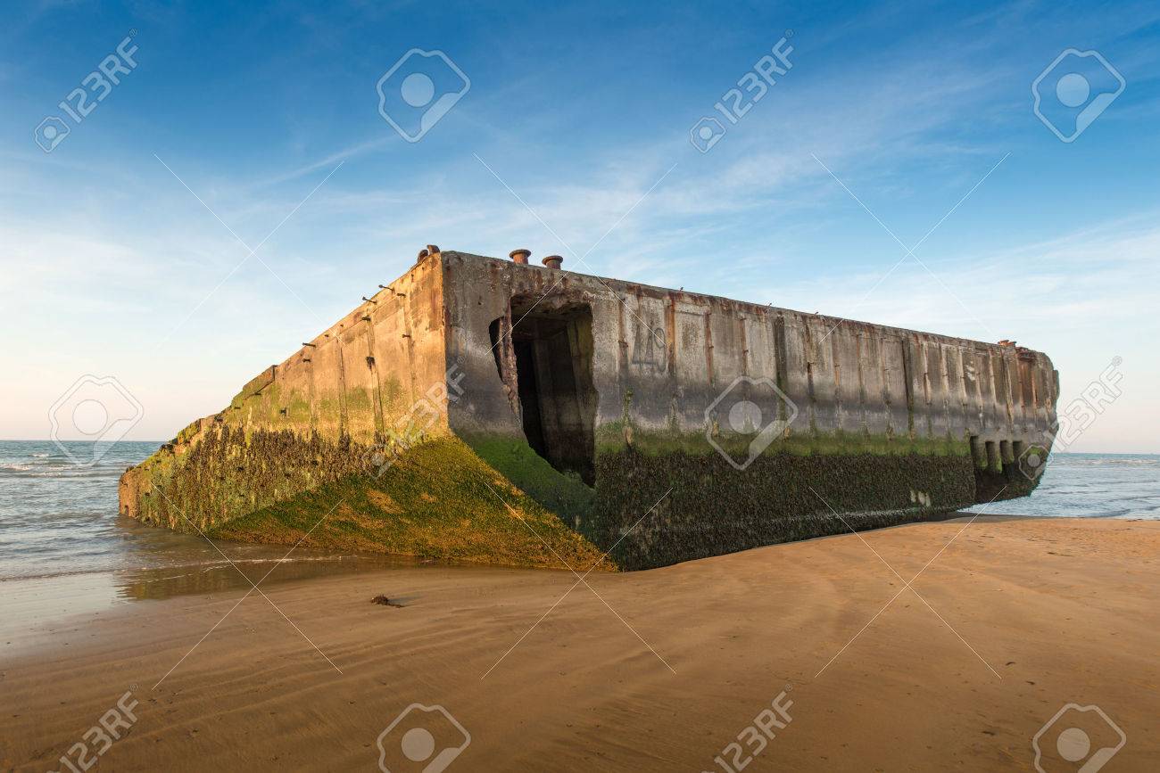 Blocs De Béton De La Seconde Guerre Mondiale Atterrissage Sur La Plage Dor Normandie