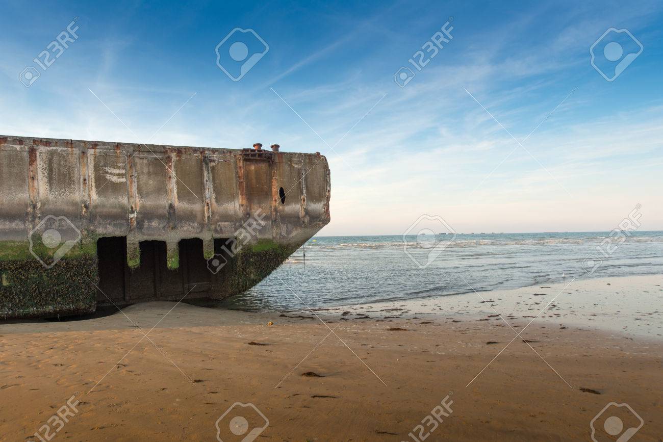 Blocs De Béton De La Seconde Guerre Mondiale Atterrissage Sur La Plage Dor Normandie