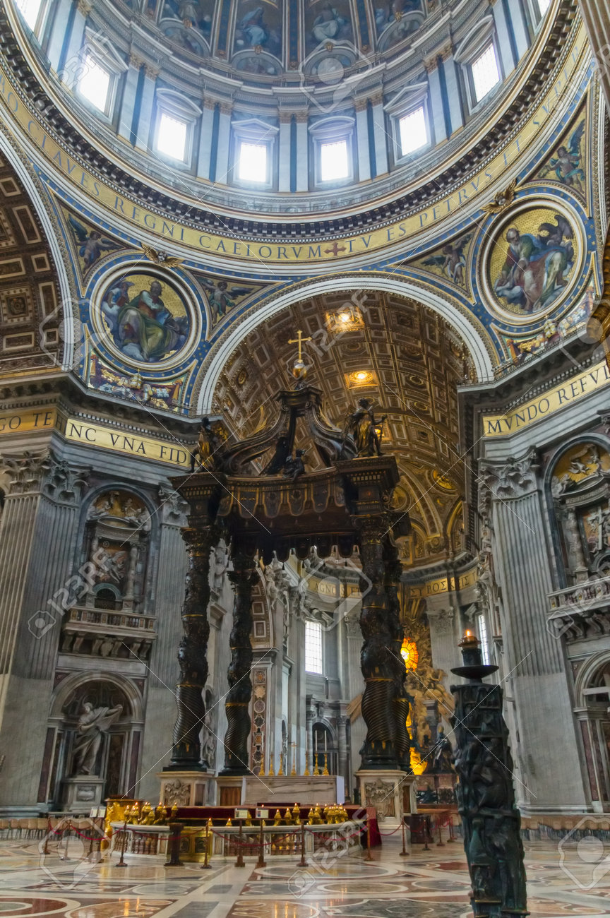 ローマ サンピエトロ大聖堂の内部 の写真素材 画像素材 Image