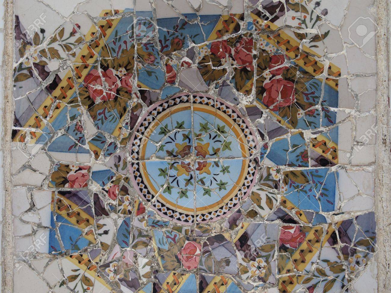 バルセロナ ガウディのモザイクの彫刻 — ストック編集用写真©fotoall