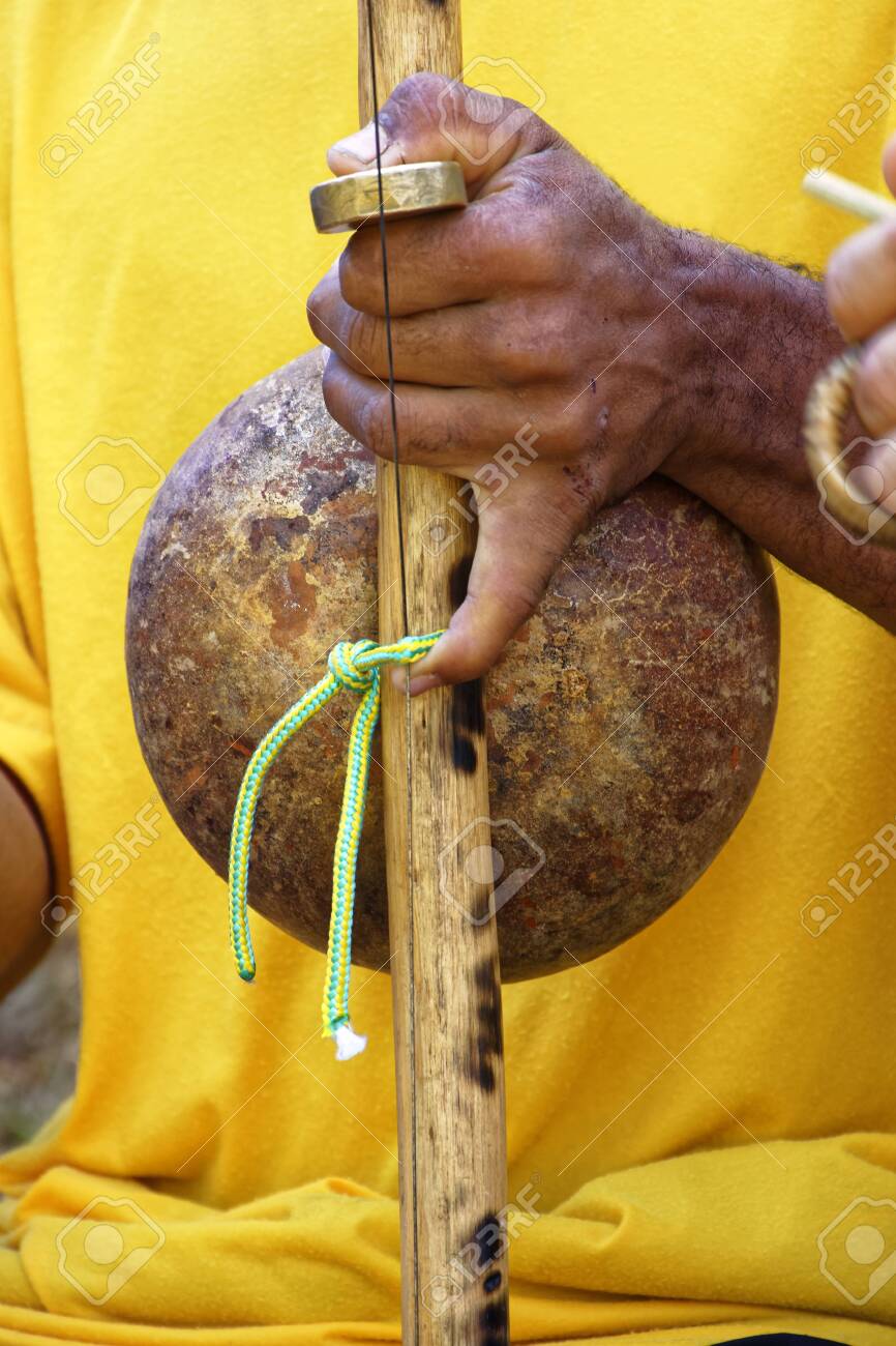 子ども用のベリンバウ、カポエイラ 民族楽器