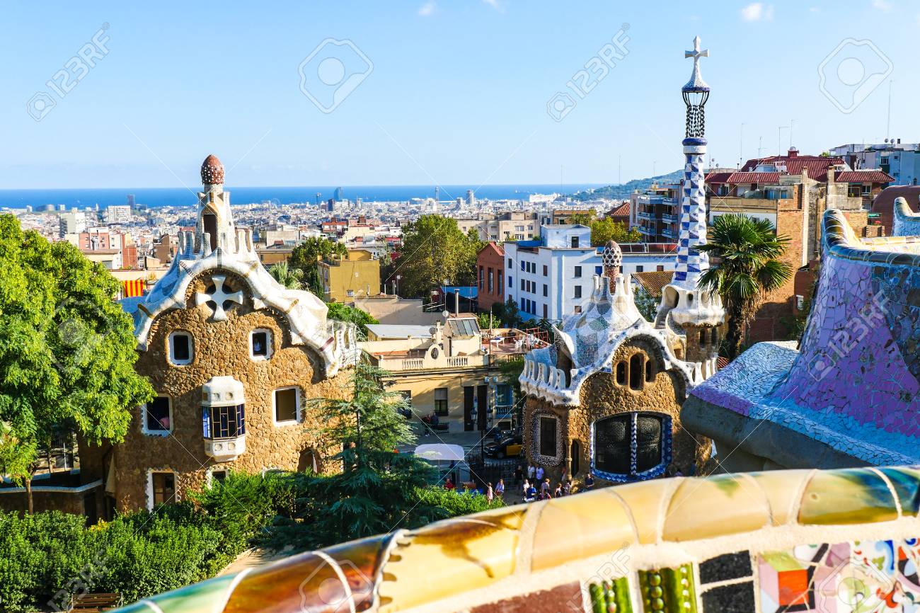 建築家アントニ ガウディ スペイン バルセロナのグエル公園 の写真素材 画像素材 Image