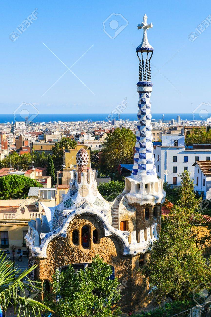 建築家アントニ ガウディ スペイン バルセロナのグエル公園 の写真素材 画像素材 Image