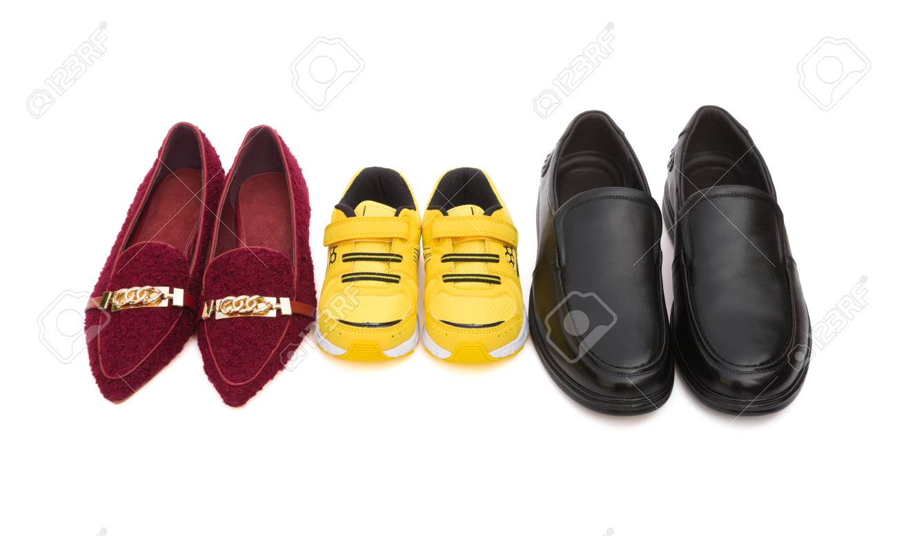 Tres Pares De Zapatos Para La Mama Padre E Hijo En Blanco El Concepto De Familia Fotos Retratos Imagenes Y Fotografia De Archivo Libres De Derecho Image