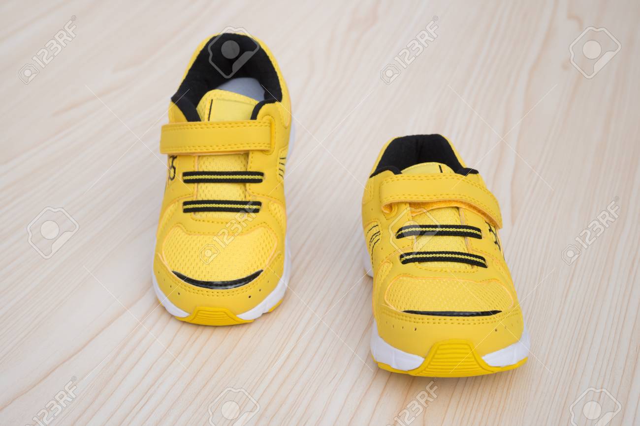 Shop tenis amarillos para niño New Arrivals