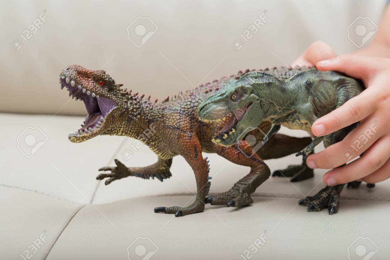 carcharodontosaurus figure