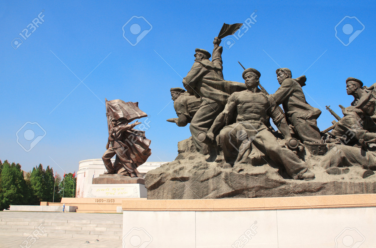 北朝鮮、平壌 - 2017 年 9 月 20 日: 博物館の勝利。兵士の像や船員