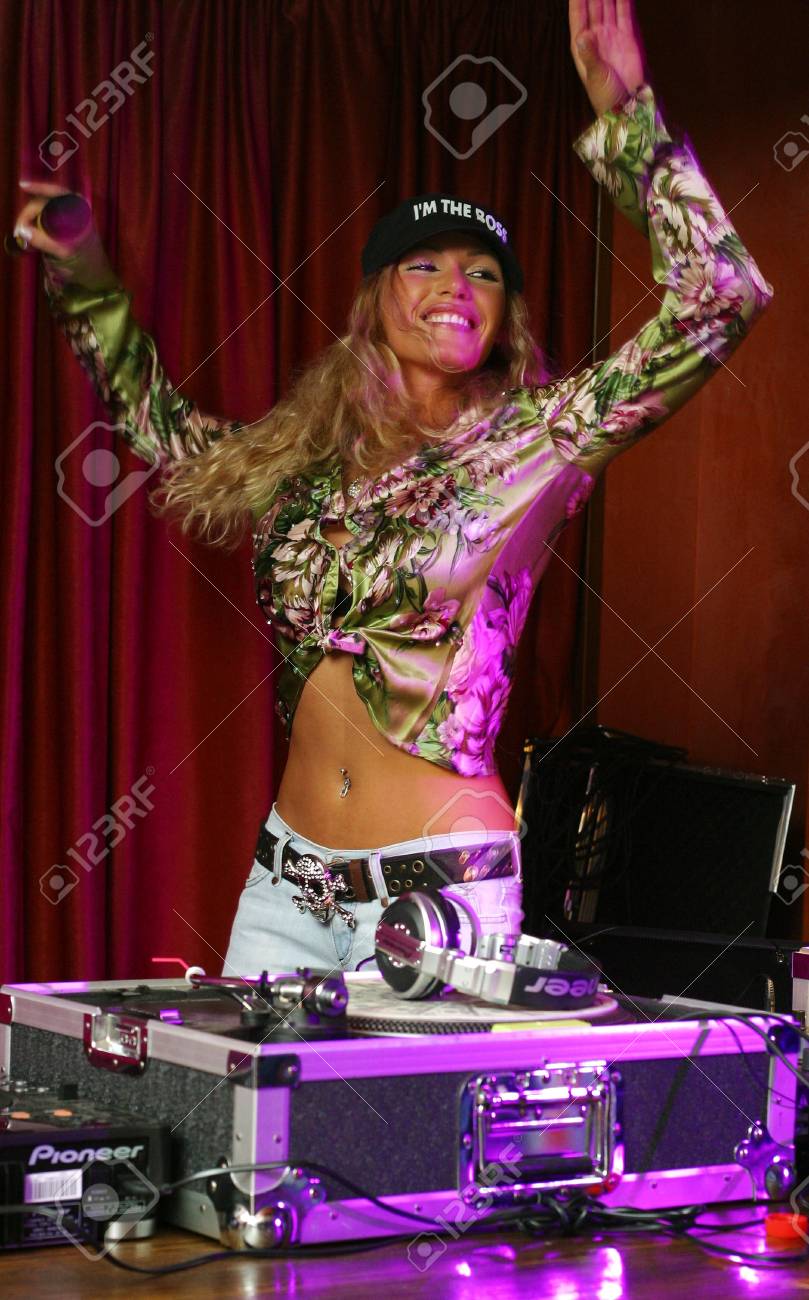 голая dj бензина. диджей бензина мото. диджей benzina. Dj benzina топлесс. диджей бензина голая.